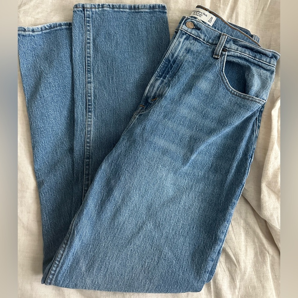 Abercrombie & Fitch The ‘90s Straight Ultra High Rise Jean